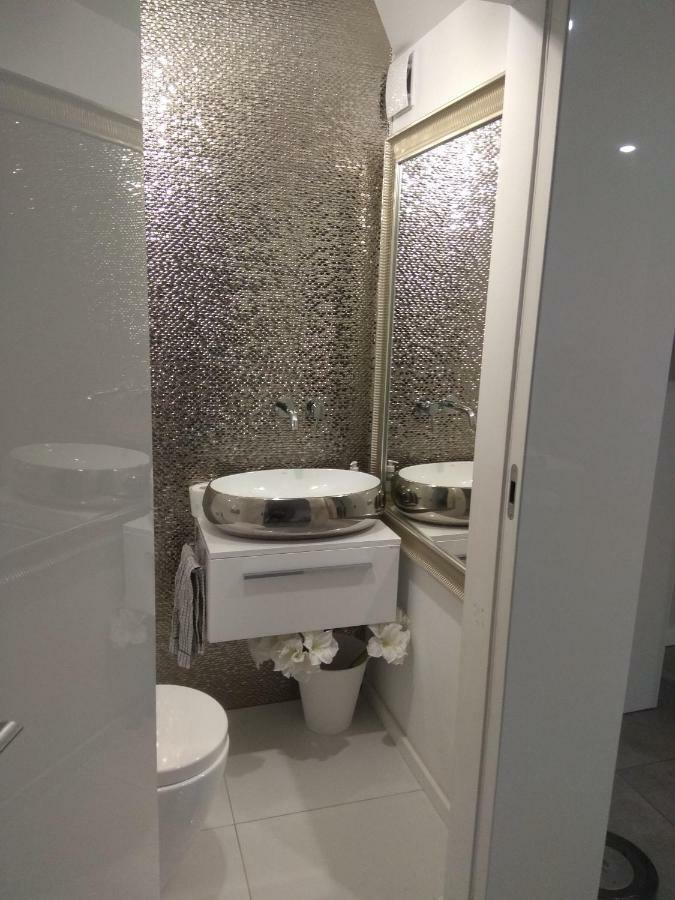 Luxury Apartment With Own Parking Chorzów Exteriör bild